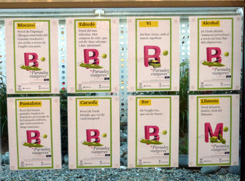 ‘Paraules viatgeres’ es pot visitar a la biblioteca Lluís Barceló i Bou fins al dia 15 d’abril.