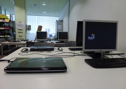 Equipaments informàtics al Punt Jove de Palamós.