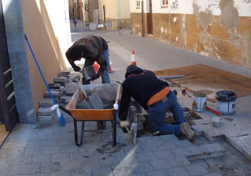 Reparacions als carrers del barri Vell de Palamós.