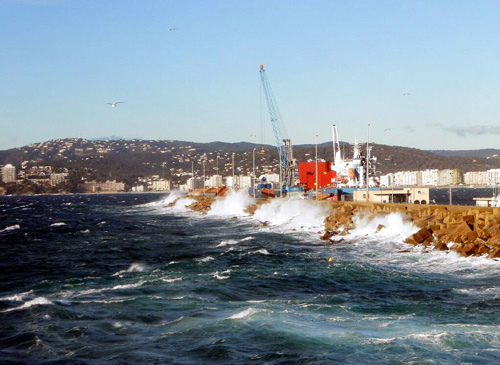 Agitació marítima, avui a Palamós. (Foto: Pere Collell).