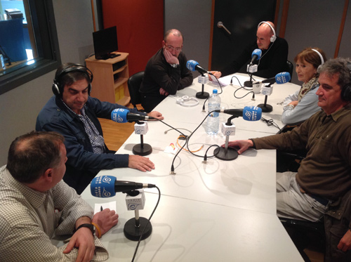 Els participants en el debat, ahir a Ràdio Palamós.
