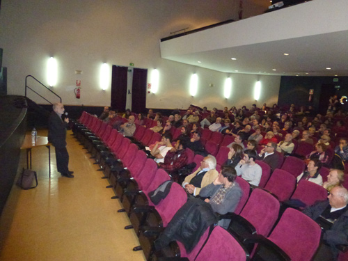 Arcadi Oliveres en la xerrada d'ahir a La Gorga.