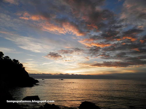 Posta de sol al litoral de Palamós. (Foto: tempspalamos.blogspot.com)