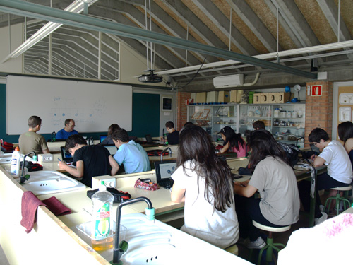 Imatge d'arxiu d'una aula de l'IES Palamós.