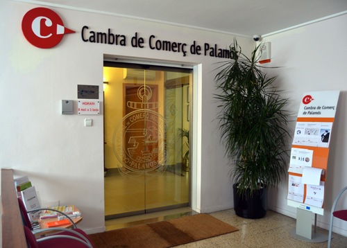 Seu de la Cambra de Comerç de Palamós, a les Galeries Carme.