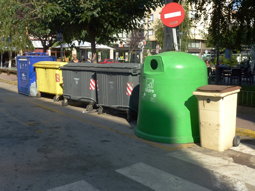 L'àrea d'aportació de residus de la plaça de Catalunya.
