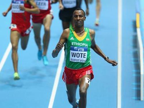 L'etíop Wole, guanyador de la sèrie en què ha competit Adel Mechaal.