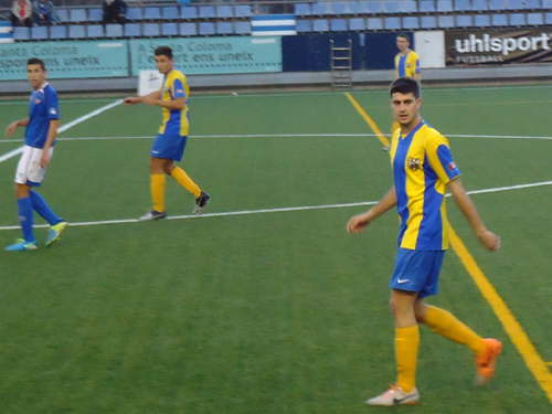 Toni Cunill, en primer terme, no pot jugar a Sant Carles per sanció. (Foto: Sergi Cortés).