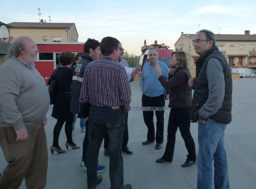 L'alcalde de Calonge, Jordi Soler, a l'esquerra i l'alcaldessa de Palamós, Teresa Ferrés, amb responsables de l'operatiu.