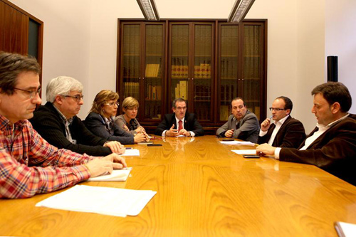 Fotografia de la reunió que s'ha fet avui a la Diputació de Girona. (Foto: Miquel Millán).