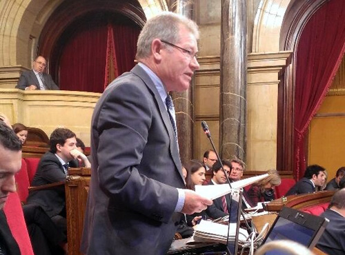 Juli Fernández en la seva intervenció d'avui davant el Ple del Parlament.
