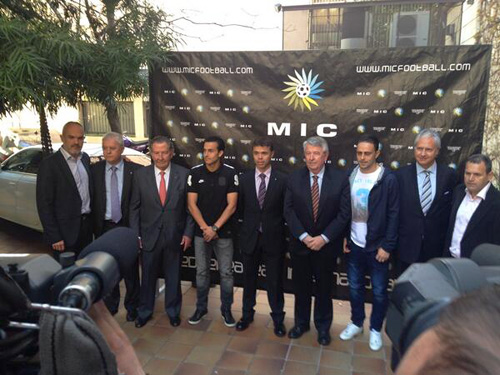 Els jugadors del Barça i Espanyol, Pedro i Sergio García, en la presentació del MIC avui a Barcelona.