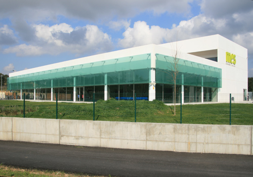 L'edifici de la nova piscina mancomunada de Palamós, Calonge i Vall-llobrega.
