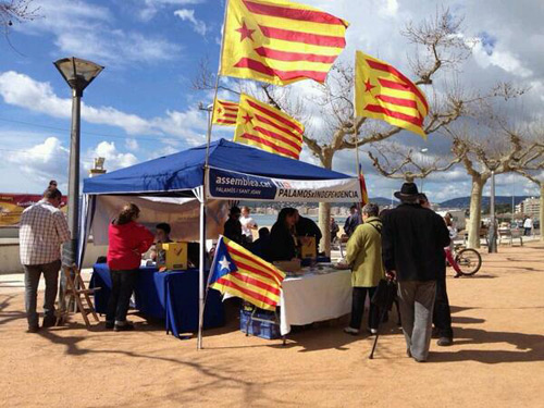 Parada de l'ANC al passeig de Palamós. (Foto: Esther Vollmer)