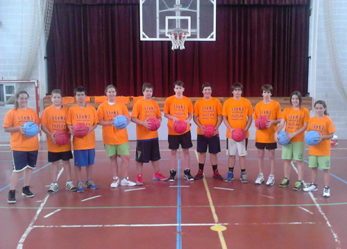 Participants del campus de bàsquet. (Foto: AEE Vedruna)