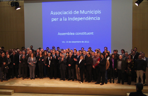 Constitució de l'AMI, l'any 2011 a Vic.