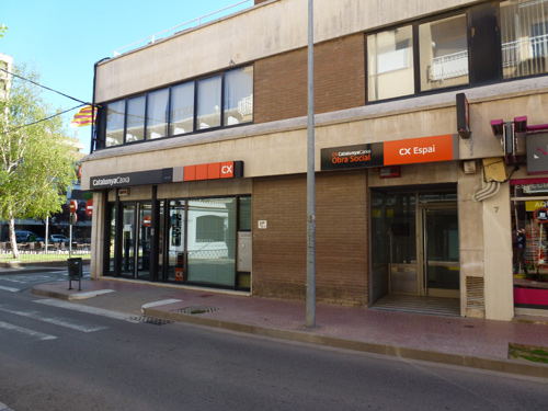 La nova llar de la gent gran, a l'antic Club de Jubilats Sant Jordi de Catalunya Caixa.