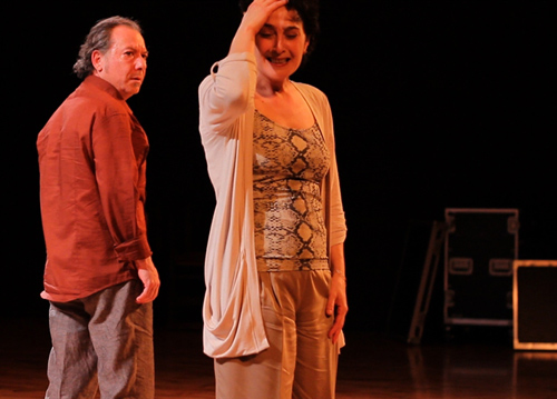 Ferran Lahoz i Anabel Moreno, dos dels intèrprets de l'obra. (Foto: totteatre.cat)