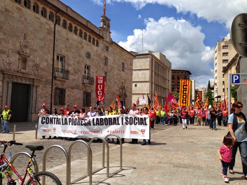 Imatge de la manifestació convocada per UGT i CCOO a Girona. (Foto: quimbonaventura.com).