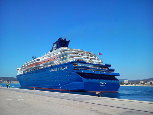 Entrada del Zenith avui al port.
