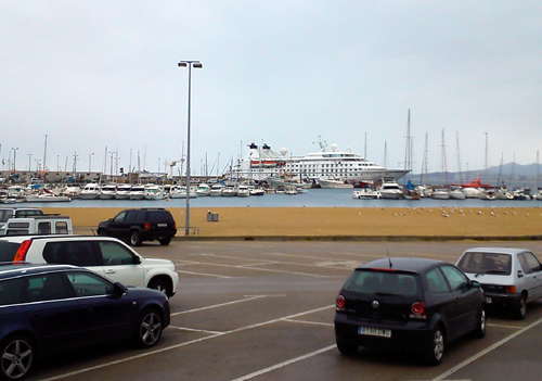 El Seabourn Legend, avui al moll de ponent del port de Palamós.