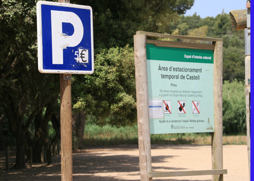 Entrada a l'aparcament de Castell, l'estiu passat.