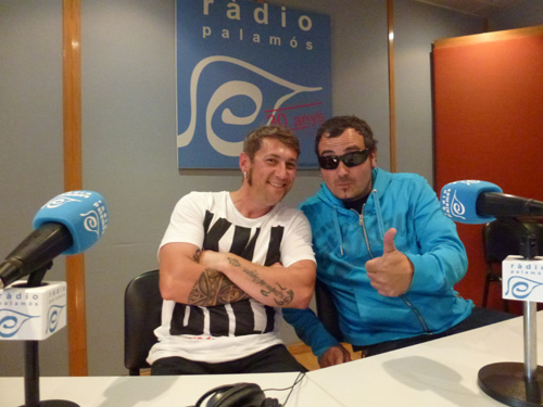 La gent del grup Petaca, aquí als estudis de Ràdio Palamós, actua demà al Saber Fest.