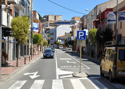 L'avinguda de Lluís Companys, un dels vials proposats per a asfaltar.