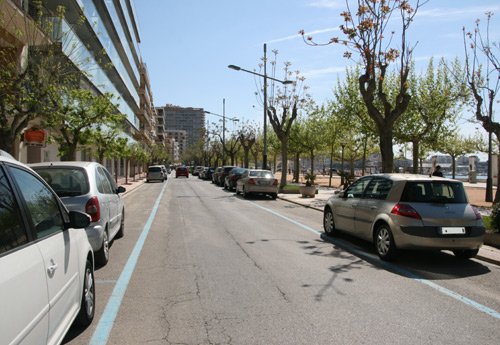 Zona blava d'aparcament al passeig del Mar.