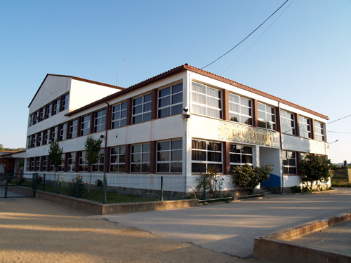 L'antic edifici de l'escola Vila-romà.