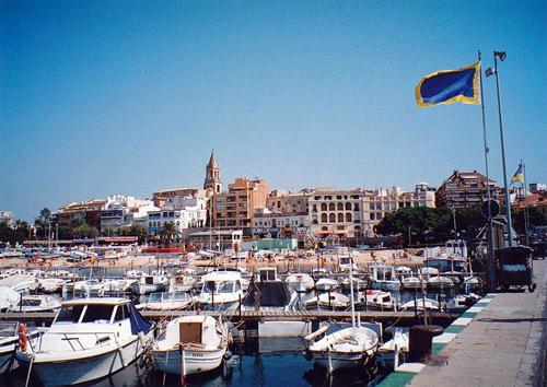 L'home va caure a la zona de les passarel·les de Front de Mar.