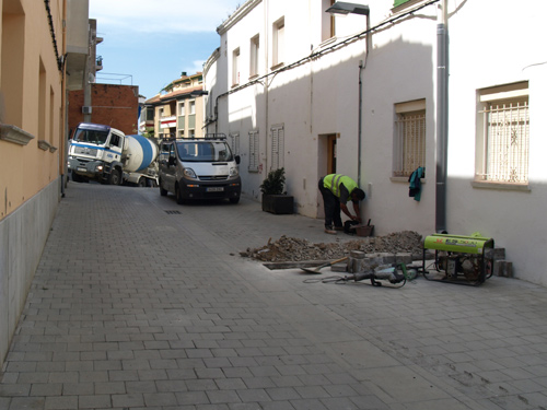 Obres en un carrer del barri Vell.