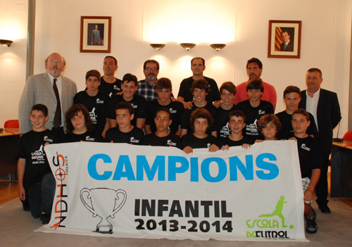 Recepció municipal a l'infantil de l'Escola de Futbol de Calonge, campió de Segona Divisió.