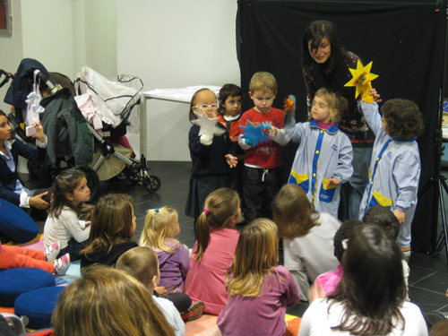 Sessió de Contes Musicats a la biblioteca.