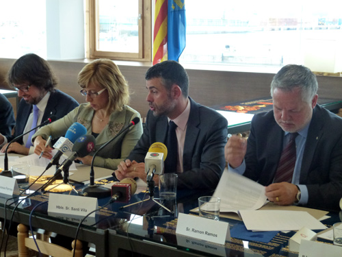 Santi Vila, al centre, en l'acte d'ahir a l'Espai del Peix.