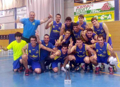 L'equip Sots-21 del CE Palamós, ahir a Sitges, després de proclamar-se campió de Catalunya.