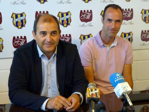 Joan Pau Pérez, en primer terme, el dia de la presentació de Jordi Martínez.