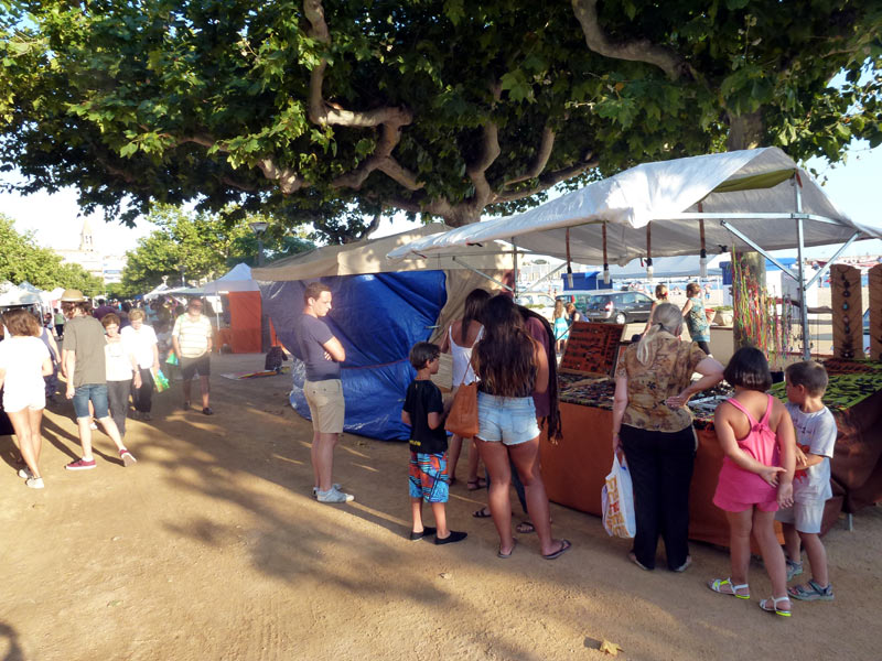 Un aspecte del Mercat d'Estiu del passeig del Mar de Palamós, aquesta setmana.