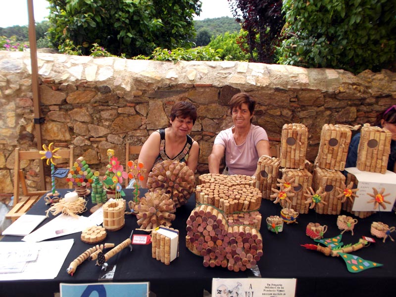 Els usuaris de Vimar treballen productes del suro. (Foto: Vimar).