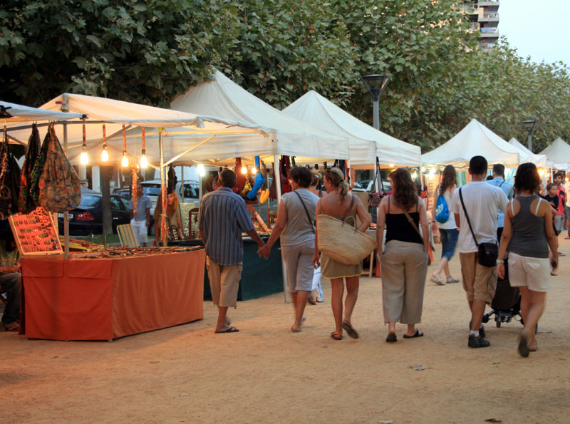 El Mercat d'Estiu del passeig del Mar. (Foto: Ràdio Palamós).