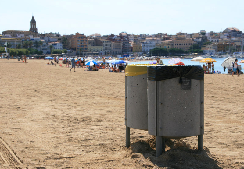 Es vol millorar la recollida selectiva de deixalles a les platges. (Foto: Ràdio Palamós)