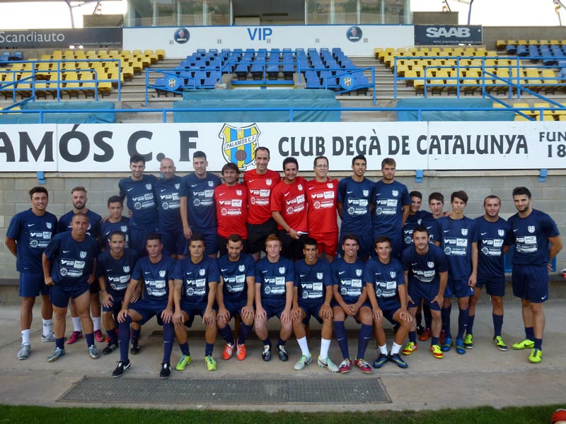 La nova plantilla del Palamós es presenta avui davant l'afició. (Foto: Ràdio Palamós)