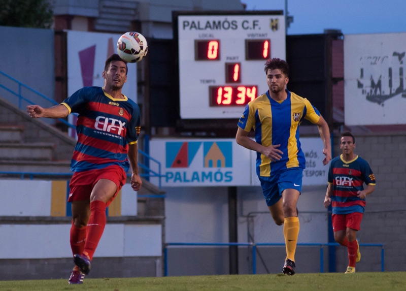 El Llagostera es imposar amb contundència al Nou Estadi.(Foto Isaac Navarra)