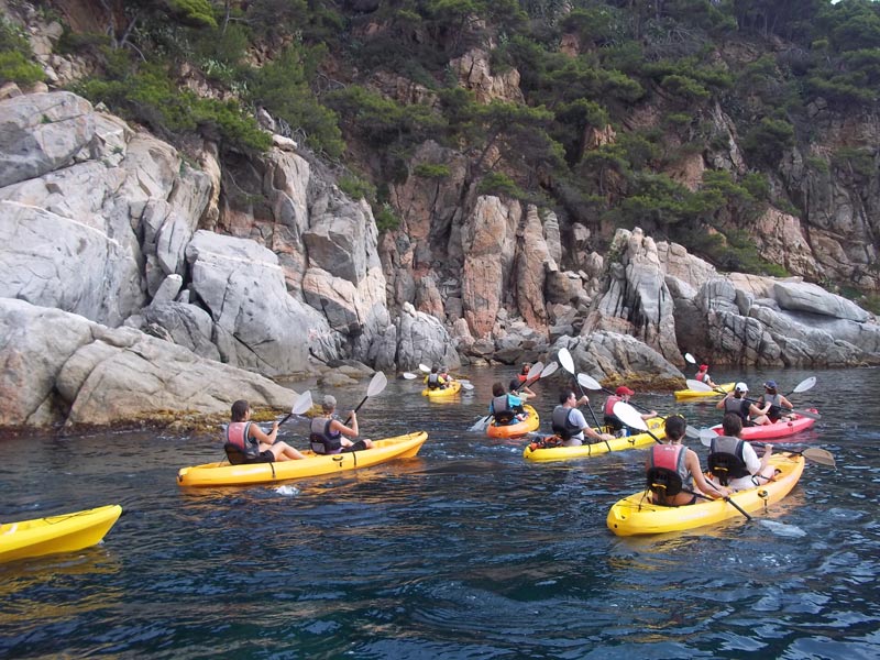 Sortida en caiac a l'espai Castell-Cap Roig. (Foto: Ajuntament de Palamós).