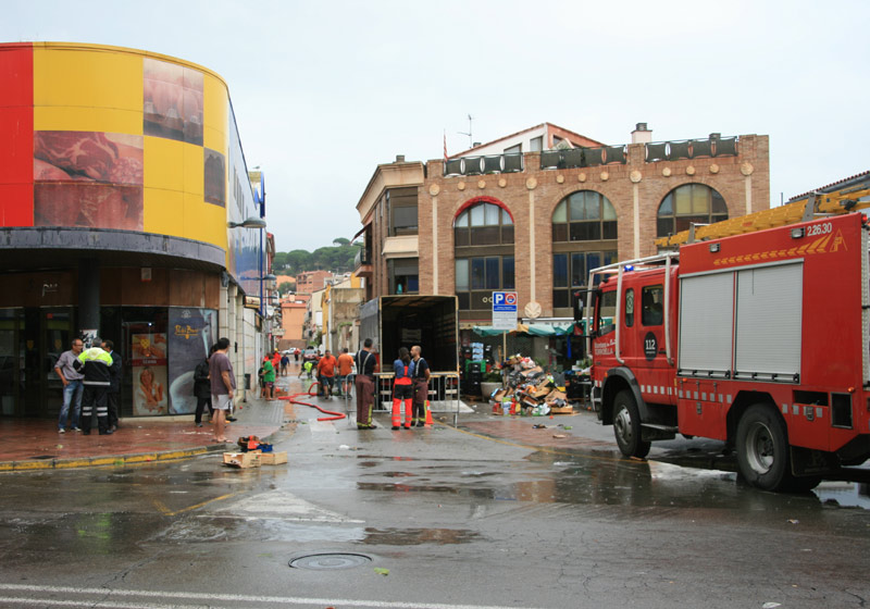 La cantonada del mercat municipal amb el carrer d'Emili Joan. (Foto: Ràdio Palamós).