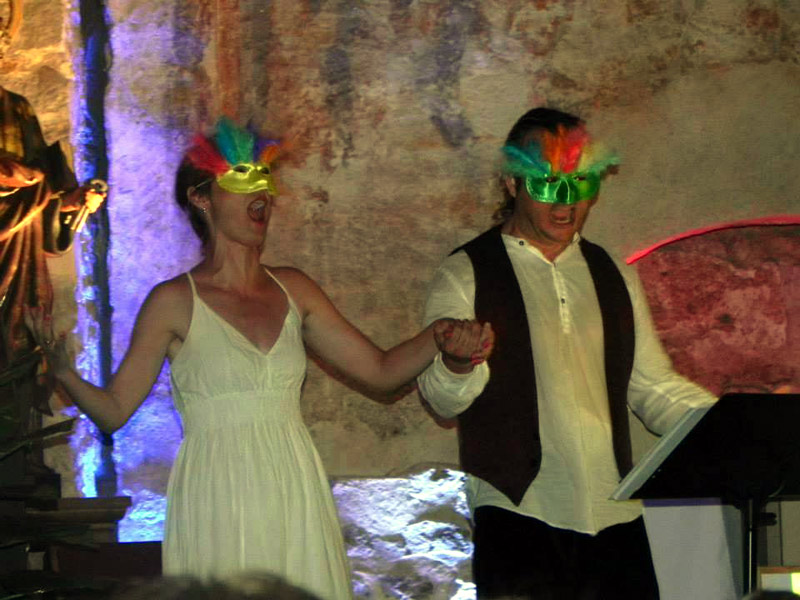 Una escena de l'espectacle 'Mozart entre flors', que avui es veurà a Palamós. (Foto: J. Martínez Colás).