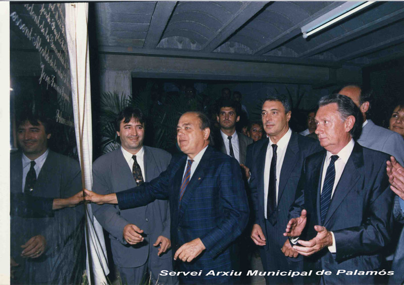 Comitiva d'autoritats en la inauguració de l'Estadi, el 29 d'agost de 1989. (Foto: Servei d'Arxiu Municipal).