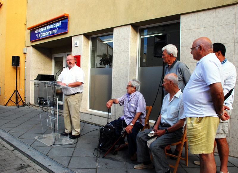 Jordi Soler, alcalde de Calonge, durant l'acte oficial de canvi de nom de la biblioteca de Sant Antoni. 