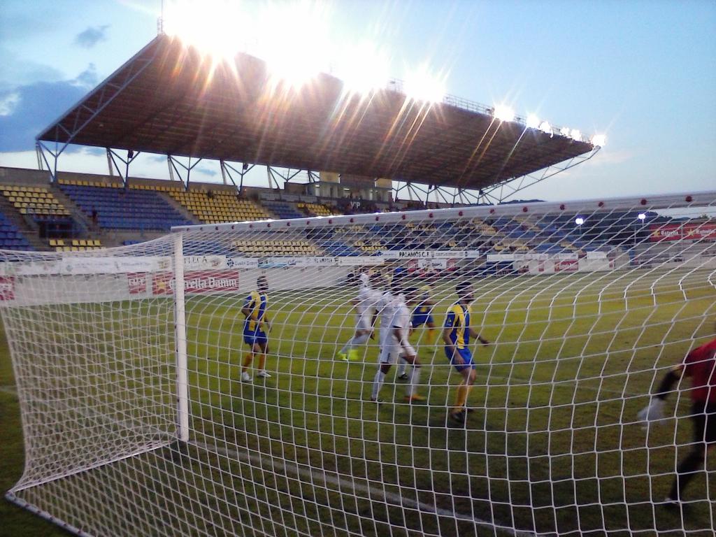 Una imatge del partit Palamós-El Prat. (Foto: Webby Web)
