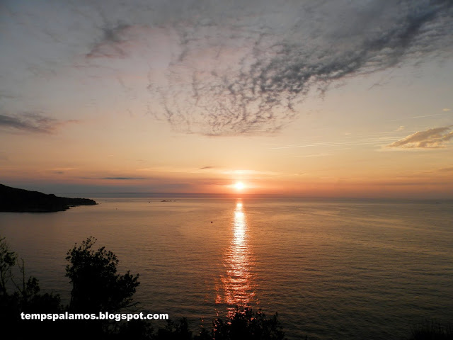 Sortida del sol des de Palamós, dimarts passat. Foto: tempspalamos.blogspot.com